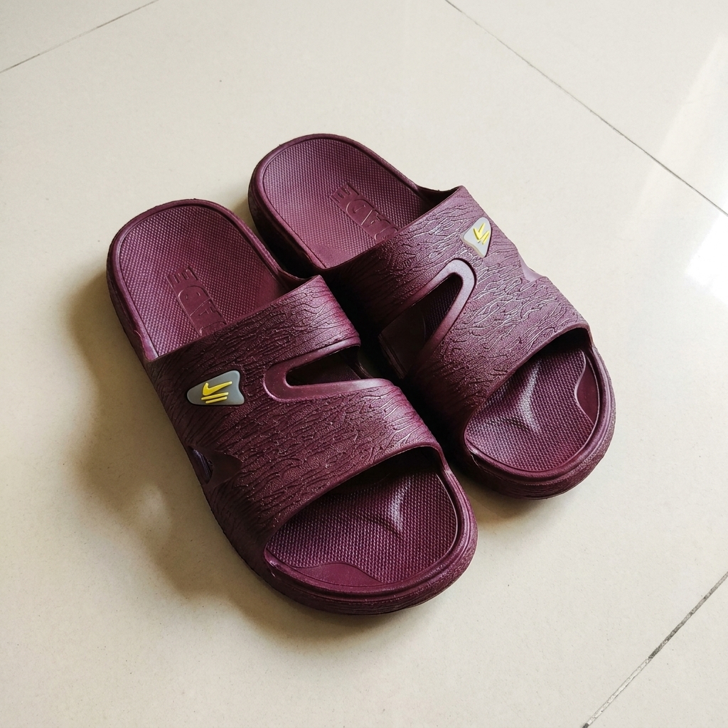 Men’s Textured Double-Strap Slippers 7