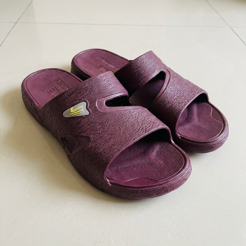 Men’s Textured Double-Strap Slippers 6