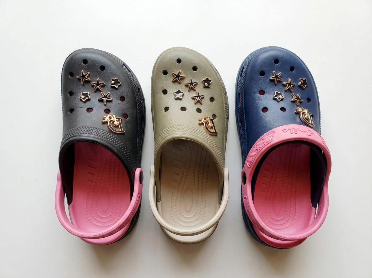 Women’s Star Charm Comfort Clogs 3